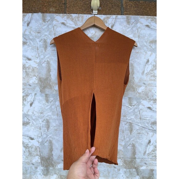 Sarah Pacini Sleeveless Sweater Vest – Rust Orange Knit, One Size (17″ P2P) - Picture 6 of 6
